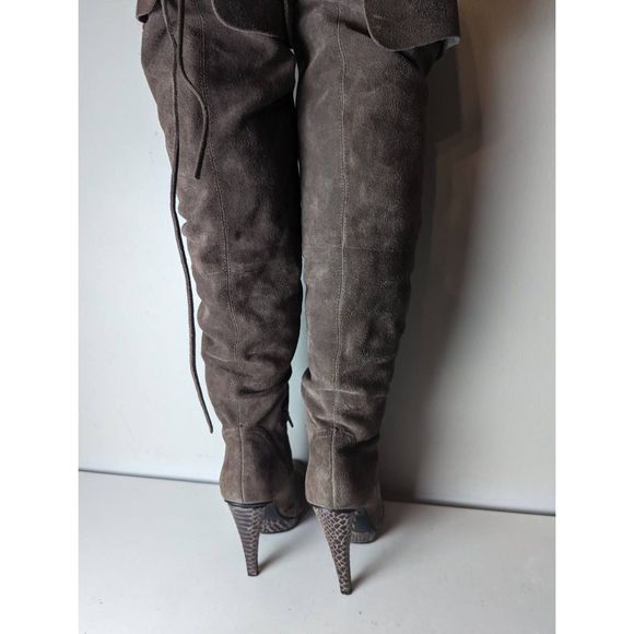 BAKERS Lila Brown Suede Over The Knee Boot Size 6B - Picture 8 of 12